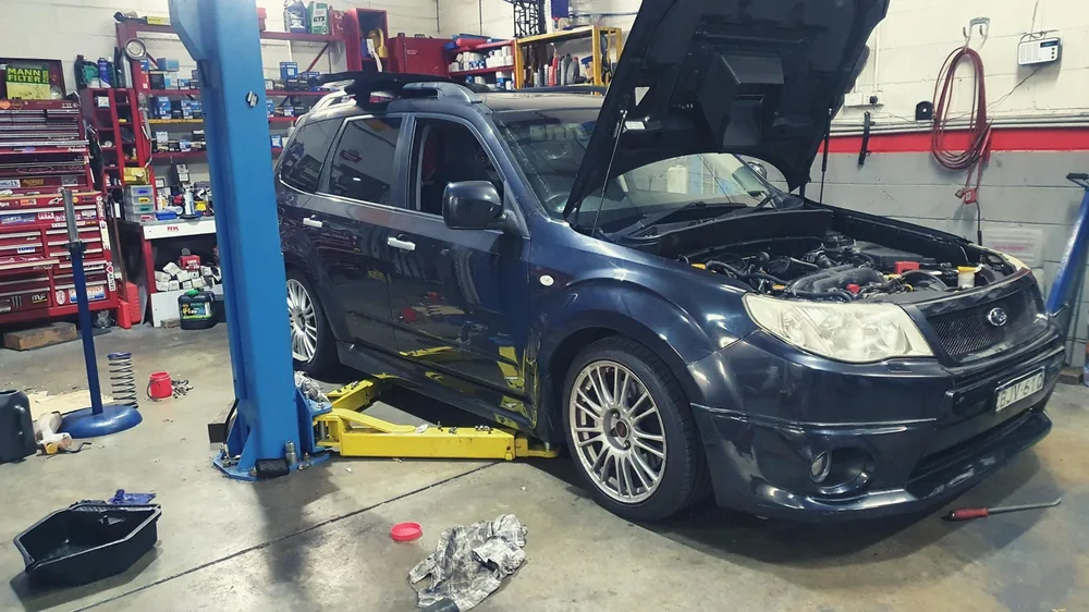 Vehicle with its bonnet open at TMR